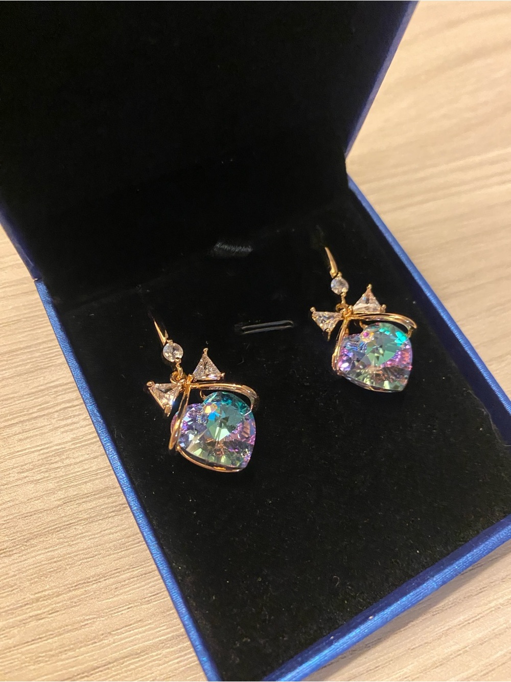 NWOT Austrian Crystal Drop Earrings feminine sparkling